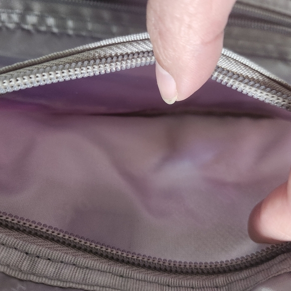 NEW  DKNY Portable Toiletry Cosmetic Travel Bag Makeup Organizer Storage Pouch - Picture 9 of 11